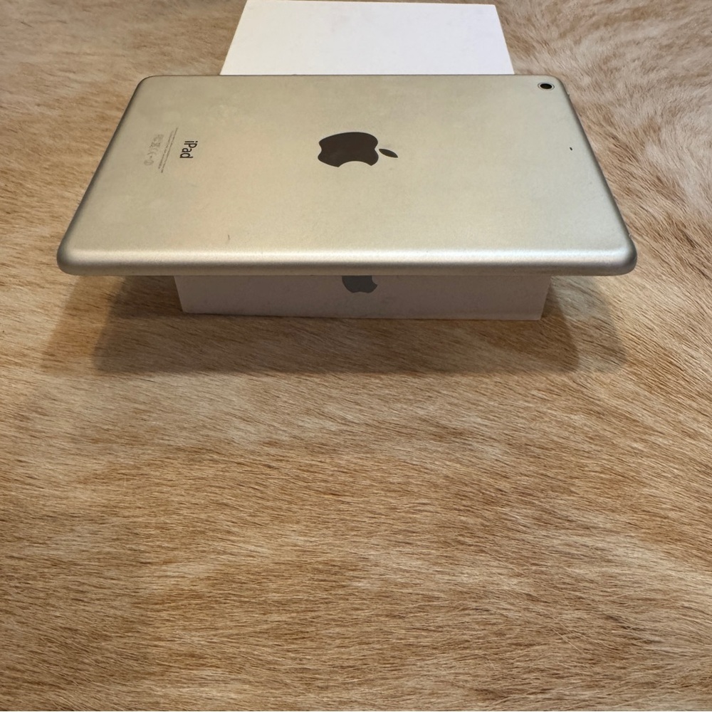 Apple iPad Mini2 64K wi-fi in White - Compact Tablet - Picture 6 of 8